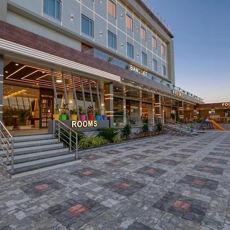Hotel Decent Unjha Екстериор снимка