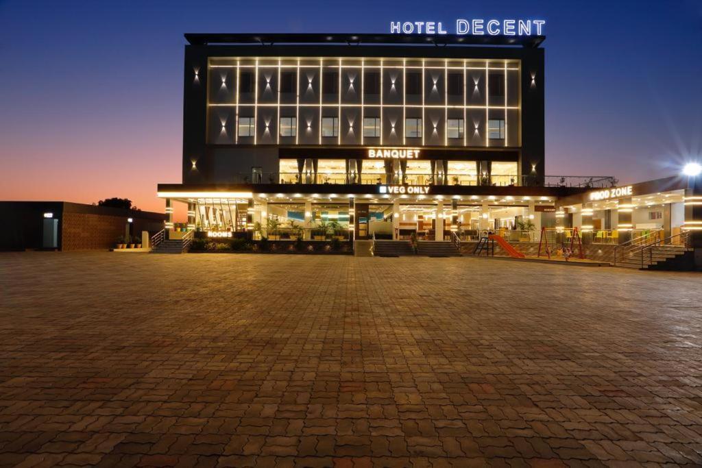 Hotel Decent Unjha Екстериор снимка