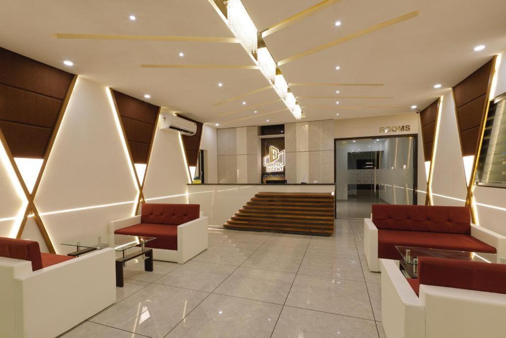 Hotel Decent Unjha Екстериор снимка