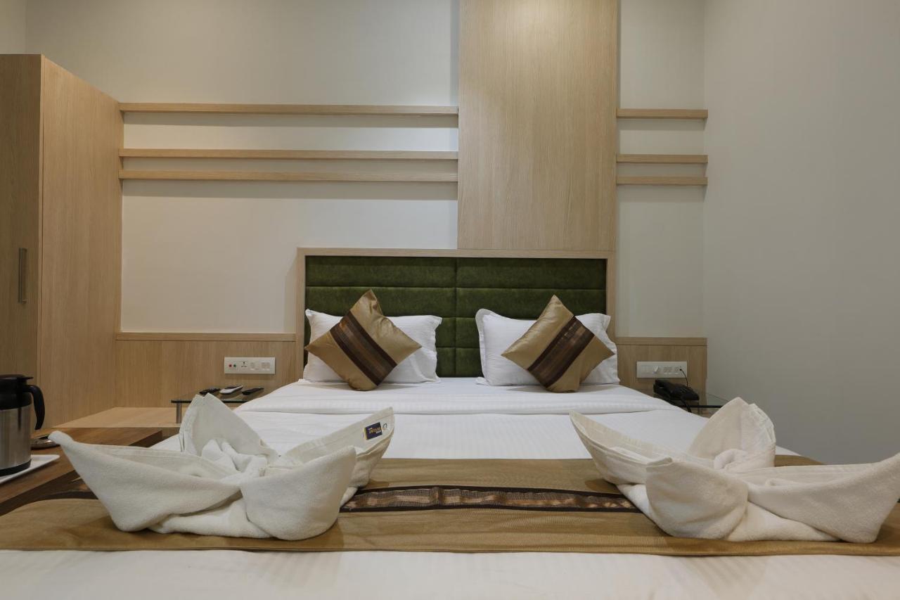 Hotel Decent Unjha Екстериор снимка